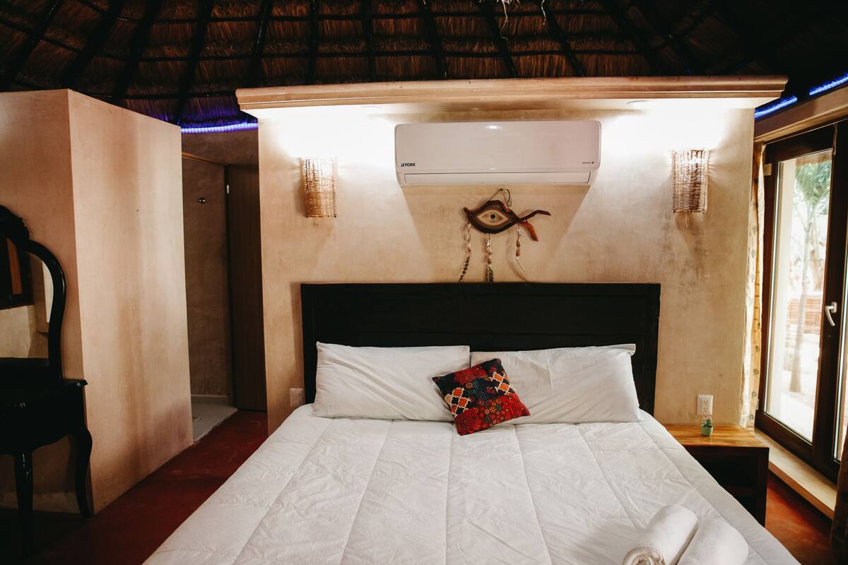Deluxe Bungalow King | WiFi (free), bed sheets