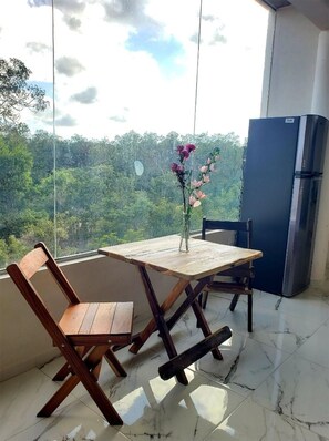 Refrigerador, cafetera/tetera