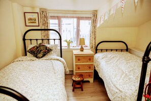 3 bedrooms, desk, iron/ironing board, travel cot