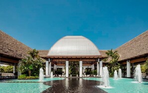 Indoor pool, outdoor pool