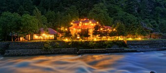 Pine Park Edge Resort Khanian