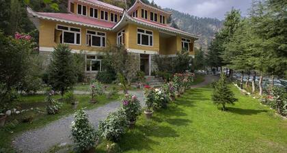 Pine Park Edge Resort Khanian