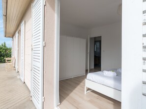 4 quartos, ferros/tábuas de passar roupa, Wi-Fi, roupa de cama