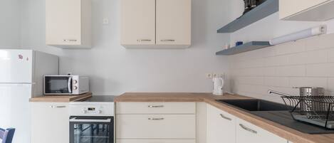 Kühlschrank, Ofen, Toaster, Hochstuhl