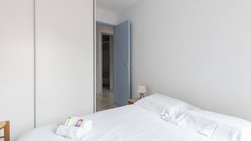 2 chambres, fer et planche à repasser, Wi-Fi, draps fournis