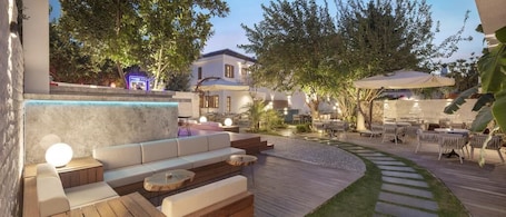 Exterior. Mellow Blue Hotel