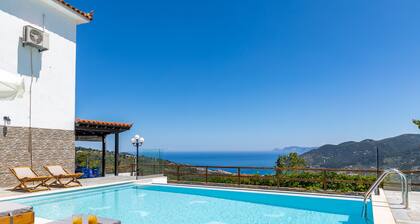 Villa Liagka Apartments - fully Renovated with Pool and Superb Views