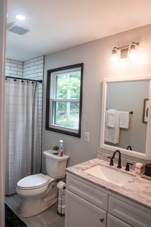 Combined shower/tub, towels, soap, toilet paper