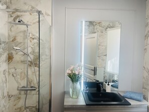 Bathtub, hair dryer - Private villa with pool (Saint-Raphaël)