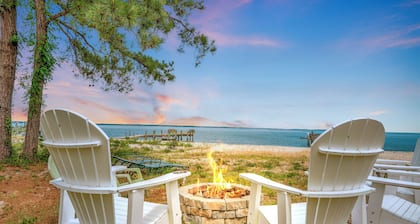 Sea Glass Beach House! Large sand beach, dock and hot tub! Pets welcome!