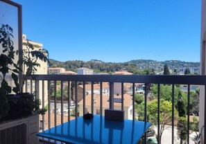 Property grounds - Le Cannet : Studio Avec Coin Chambre et Balcon (Le Cannet)