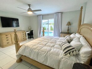 3 bedrooms, desk, iron/ironing board, free WiFi - Perfect Jupiter Vacation House with Private Pool (Jupiter)