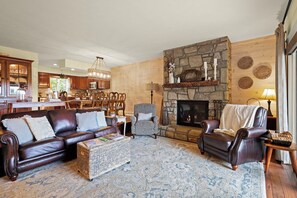 Smart TV, fireplace, ping pong, books - Laurel Nook at Chetola  in Downtown Blowing Rock (Blowing rock)
