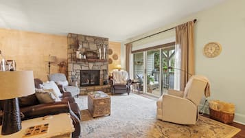 Smart TV, fireplace, ping pong, books