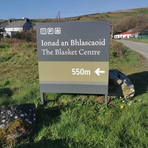 Property grounds - Beautiful Contemporary, Sea-view Studio Apartment in Dunquin.  (Dingle Peninsula)