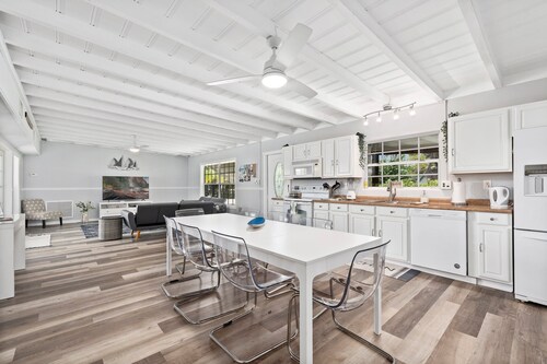 Beautiful Island Home away from home.