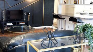 Una Smart TV, libros