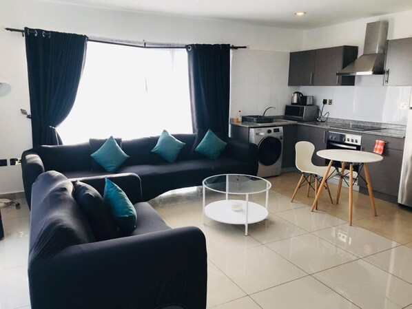 Living area - Nice pleasant 1bedroom with a pool (Accra)