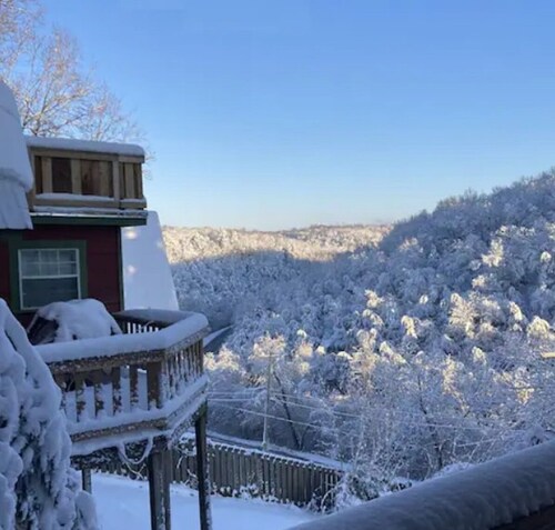 Cozy Hillside Cottage at Marble Falls - 5 miles from the upper Buffalo River.