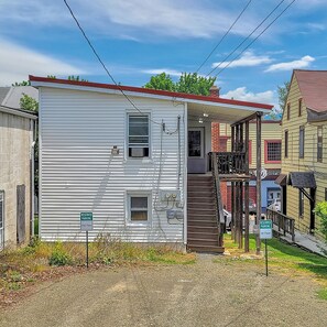 Exterior - Downtown Lehighton bnb! 5min drive to Jim Thorpe! (Lehighton)