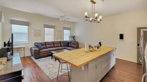 Dining - Downtown Lehighton bnb! 5min drive to Jim Thorpe! (Lehighton)