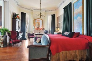 A spacious room with a large bed, a chandelier, and a view of the sky through the window. - Bywater Wonderland, 2 blocks to the river, close to many good things! (New Orleans)