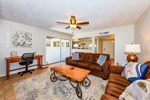 Smart TV - Peaceful And Quiet Getaway ~ Pool and Hot Tub ~ Wonderfully Comfortable! (Tucson)