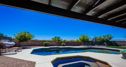 Peaceful And Quiet Getaway ~ Pool and Hot Tub ~ Wonderfully Comfortable!