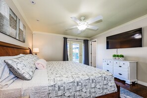 4 bedrooms, desk, iron/ironing board, travel cot