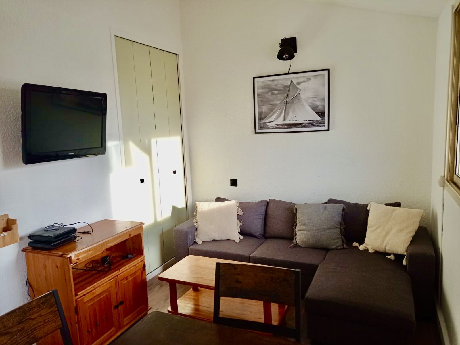 تلفزيون، كُتُب، ستيريو