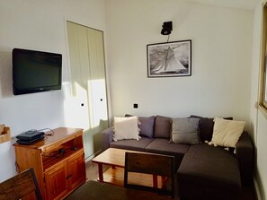 TV, books, stereo