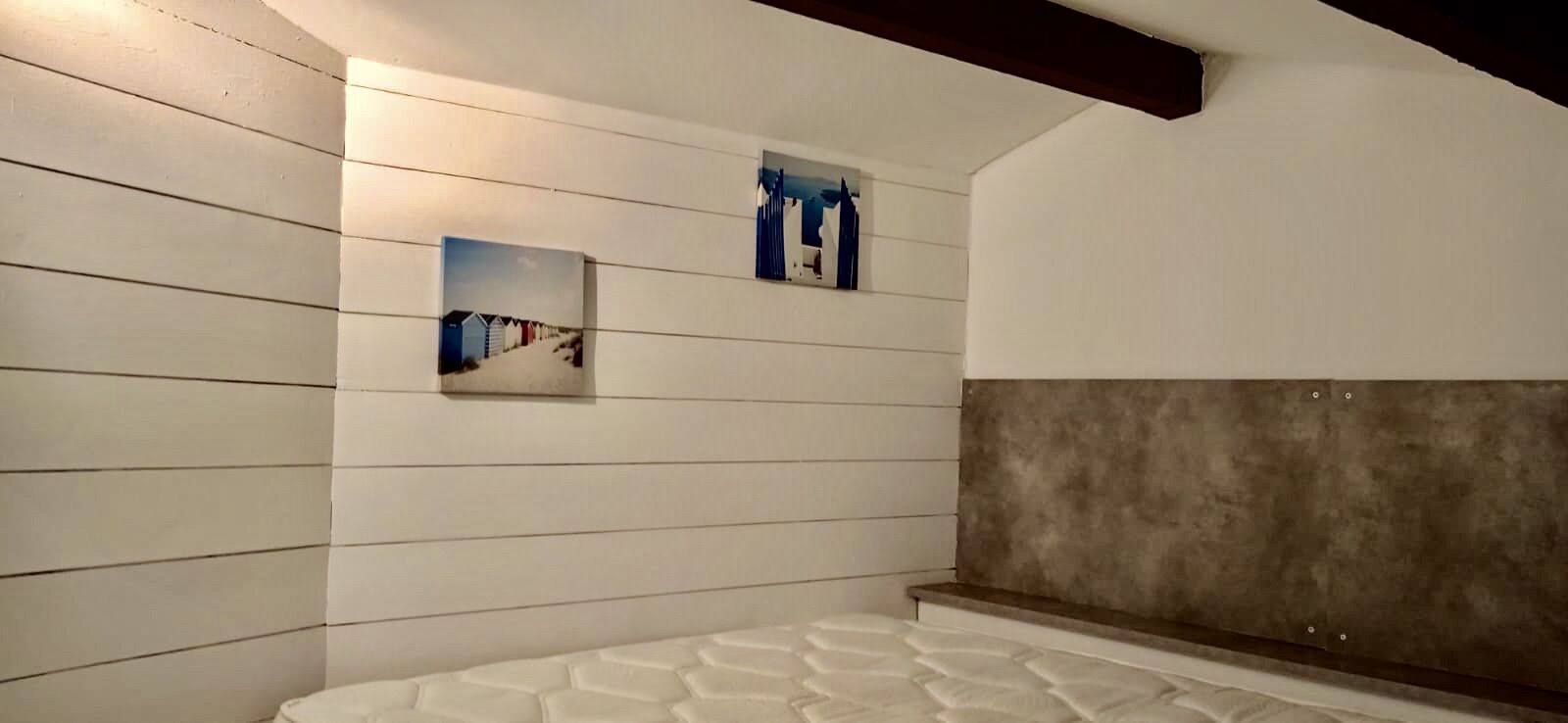 4 quartos, ferros/tábuas de passar roupa, berço de viagem