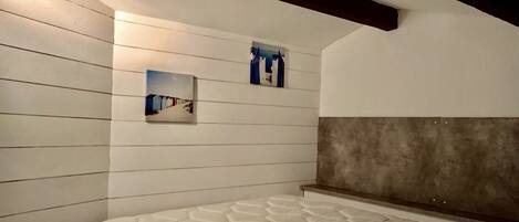 4 室のベッドルーム、アイロン / アイロン台、旅行用ベビーベッド、WiFi (無料)