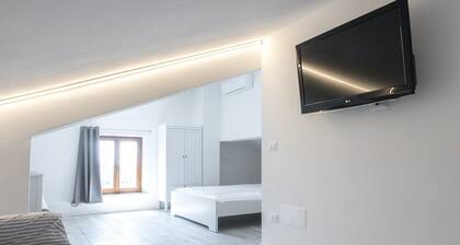 S271 - Sirolo, delightful air conditioned attic furnished with taste