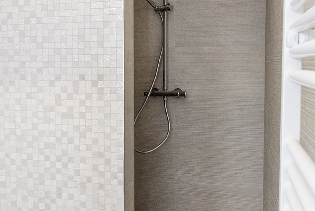 Doccia, asciugacapelli, bidet, asciugamani