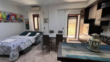 1 Schlafzimmer, BĂŒgeleisen/BĂŒgelbrett, Reisekinderbett, kostenloses WLAN