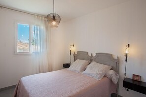 2 bedrooms, WiFi, bed sheets