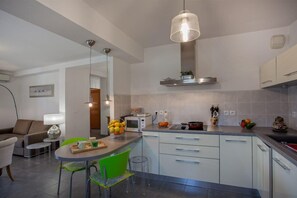 Fridge, microwave, oven, stovetop
