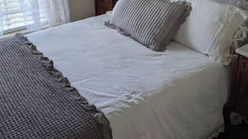 1 slaapkamer, een strijkplank/strijkijzer, gratis wifi, beddengoed