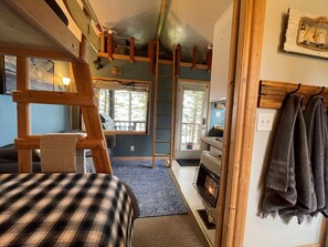 1 bedroom, desk, travel crib, free WiFi