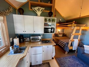 1 bedroom, desk, travel cot, free WiFi