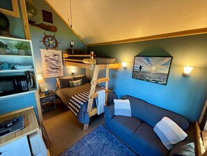 Smart TV, fireplace - Lost Anchor Cabins - Augustine Cabin (Anchor Point)