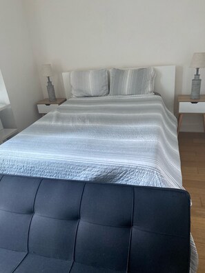 1 bedroom, desk, iron/ironing board, WiFi