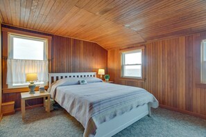 4 bedrooms, travel cot, Internet, bed sheets - Historic Cottage w/ Beautiful Oceanfront View (Marshfield)