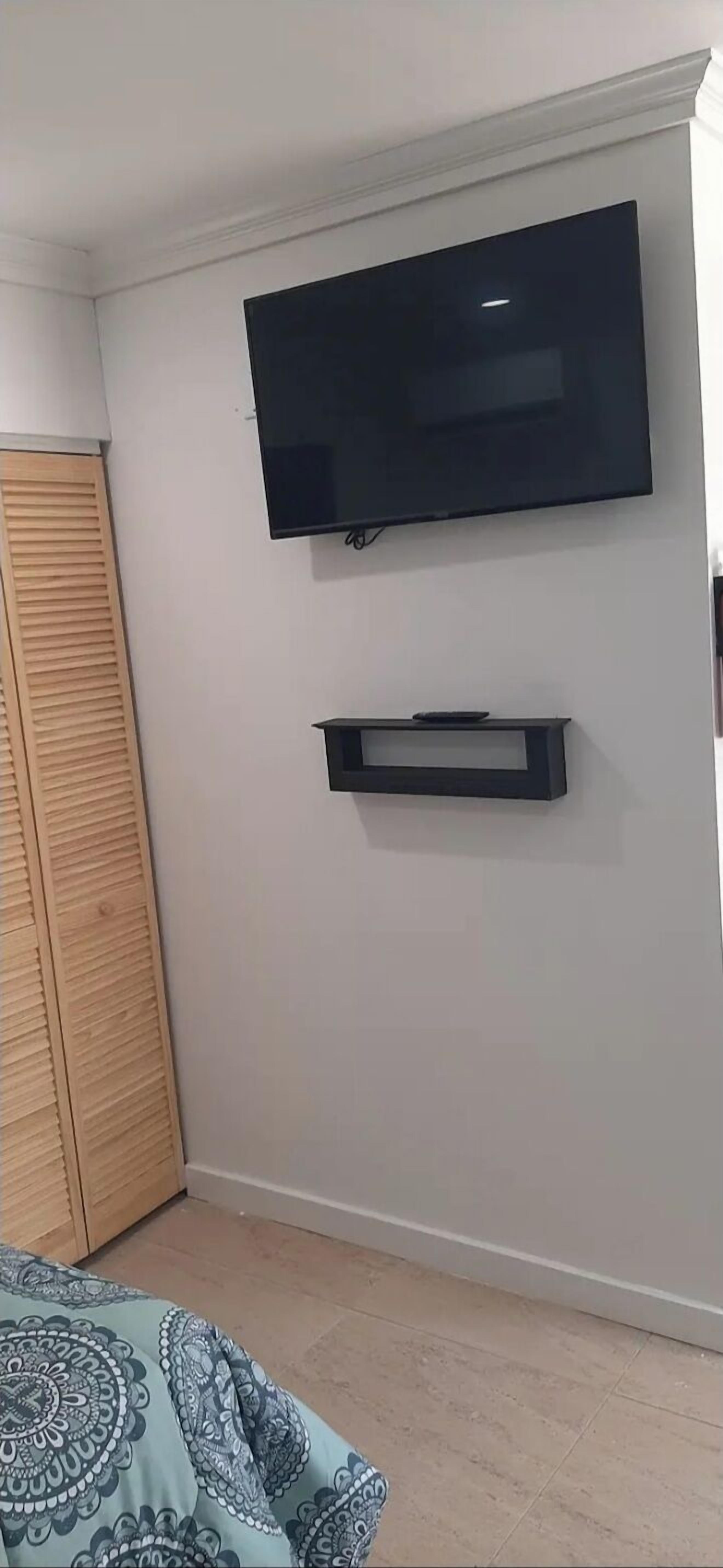 1 bedroom, desk, iron/ironing board, WiFi