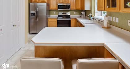 2 Bedroom 2 Bathroom Home Near Anchorage Golf Course and Zoo