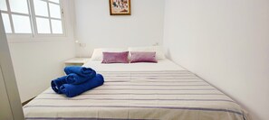 2 chambres, fer et planche à repasser, Wi-Fi gratuit, draps fournis