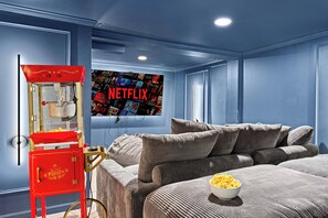 5 Schlafzimmer, Schreibtisch, Bügeleisen/Bügelbrett, Reisekinderbett