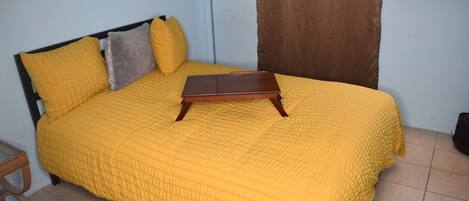 1 soverom og skrivebord