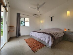Chambre Double Deluxe, 1 très grand lit, vue partielle sur l'océan